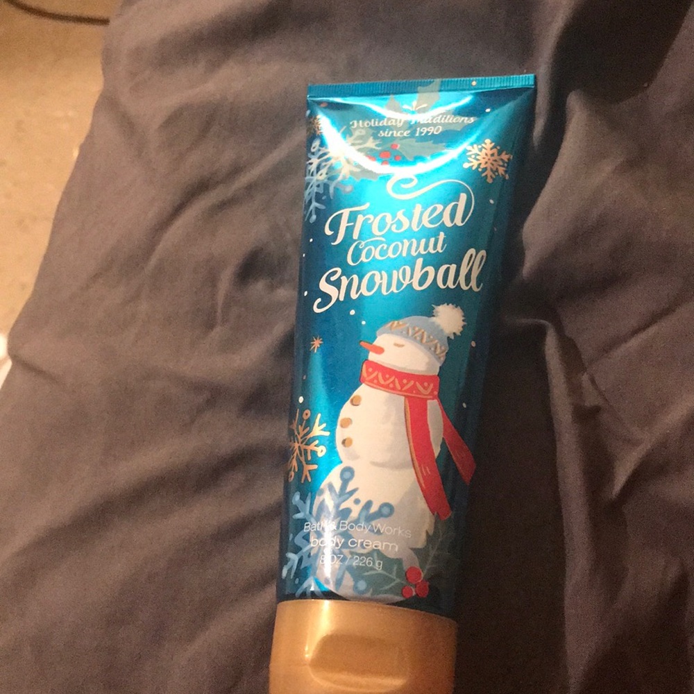 Bath and body holiday collection frosted coconut